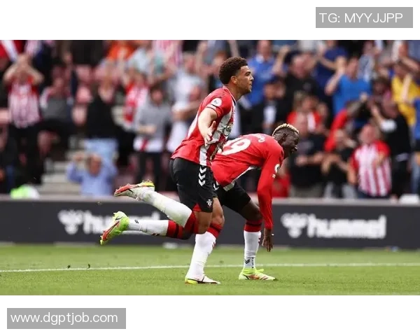 格林伍德再度低迷半场被换下客场十四战仅一球进攻状态令人担忧