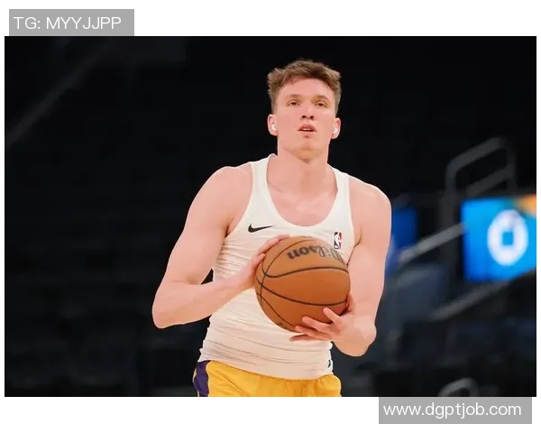 雷迪克称赞艾顿近期表现突出 成为队友与场上沟通核心